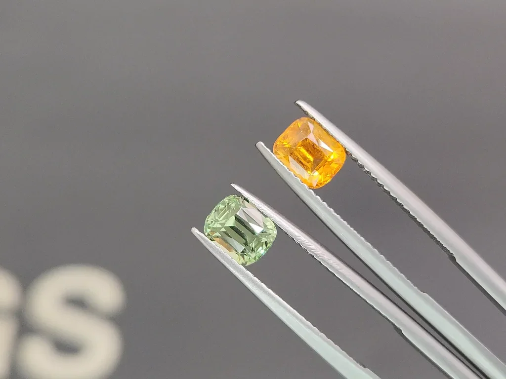 Paire contrastante de grenats spessartine et grossulaire taille coussin 3,07 carats, Tanzanie Image №3