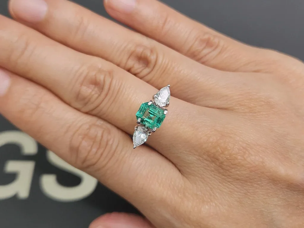 Esmeralda de corte octogonal de 1,26 carats, Colombia Image №5