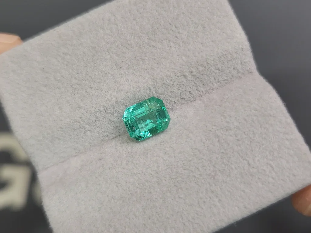 Esmeralda de corte octogonal de 1,26 carats, Colombia Image №4