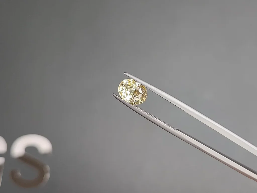 Unheated Pastel Yellow sapphire in oval cut 3.08 carats, Sri Lanka Image №3