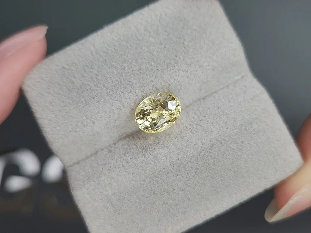 Unheated Pastel Yellow sapphire in oval cut 3.08 carats, Sri Lanka Image №4