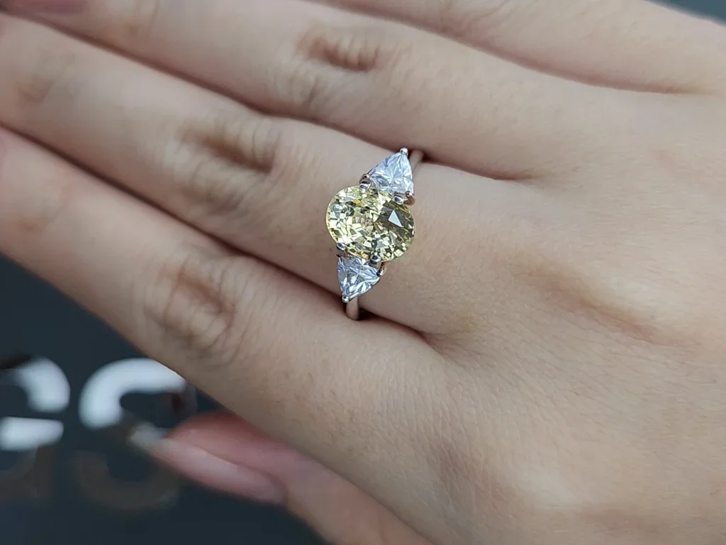 Unheated Pastel Yellow sapphire in oval cut 3.08 carats, Sri Lanka Image №5