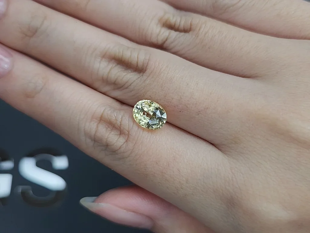 Unheated Pastel Yellow sapphire in oval cut 3.08 carats, Sri Lanka Image №2