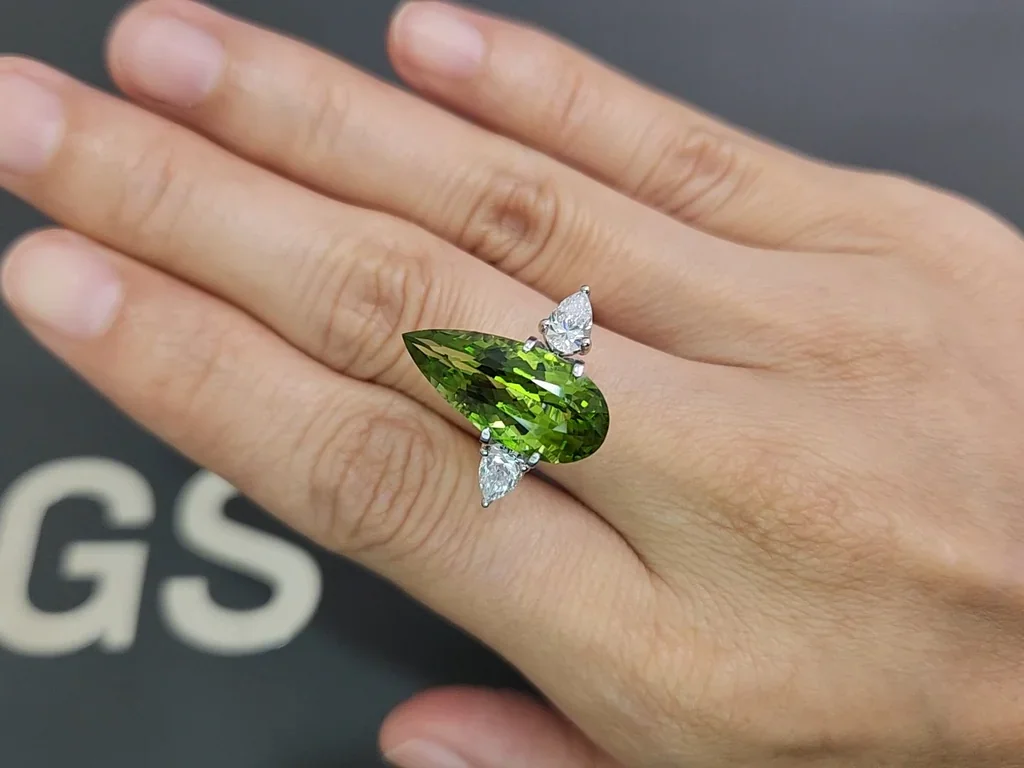 Peridoto verde talla pera 8,32 carats, Pakistán Image №5
