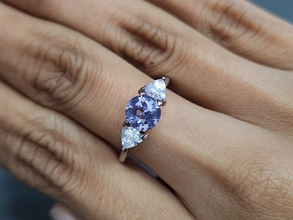 Espinela lavanda de talla redonda 1.26 carats, de Tanzania Image №5