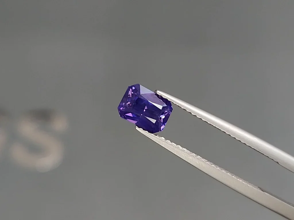 Unheated violet sapphire radiant cut 1.56 carats, Sri Lanka Image №3