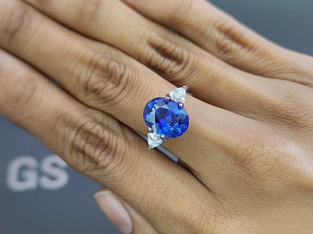Saphir ovale bleu royal de 5,72 carats, Sri Lanka  Image №5