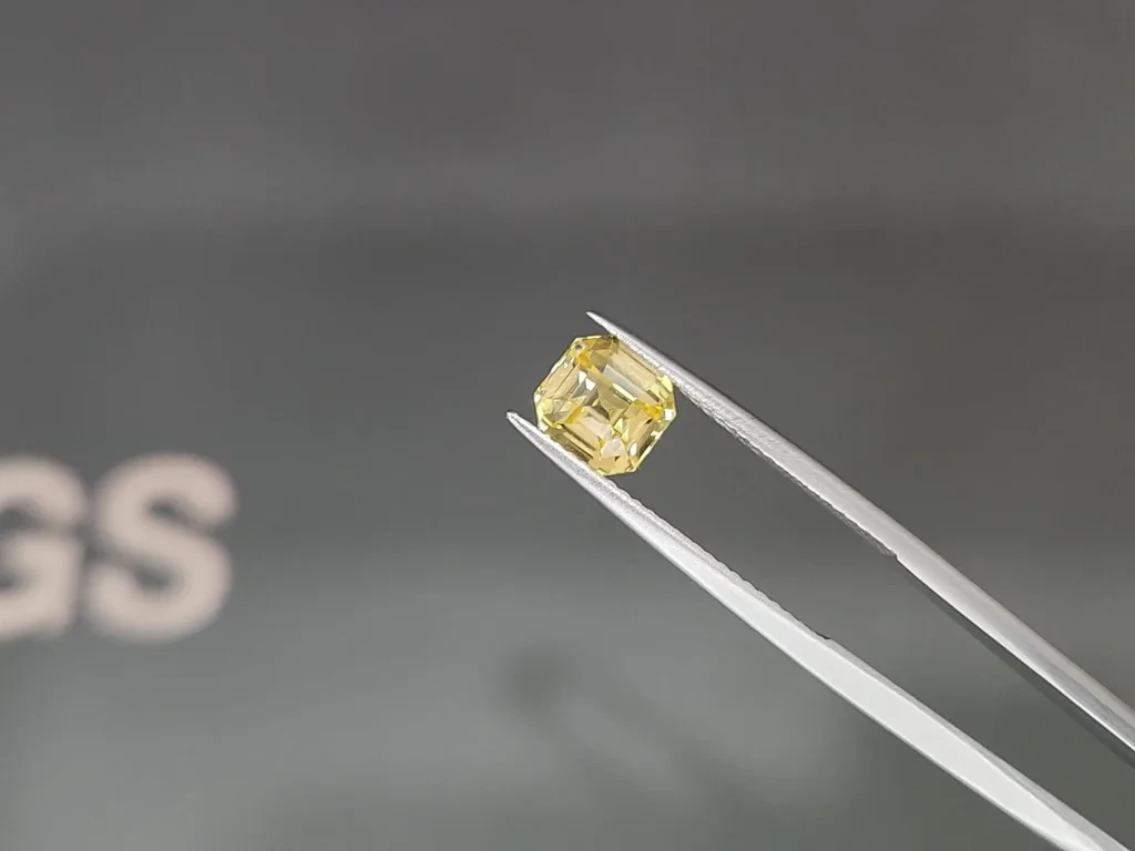 Saphir jaune vif non chauffé de 2,20 carats, taille octogonale, Sri Lanka Image №3