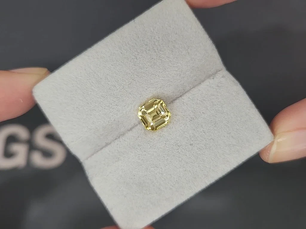Saphir jaune vif non chauffé de 2,20 carats, taille octogonale, Sri Lanka Image №4