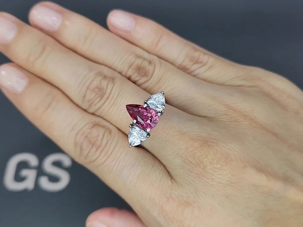 Unbehandelter, birnenförmig geschliffener Padparadscha-saphir 3,04 karat, Madagascar Image №5