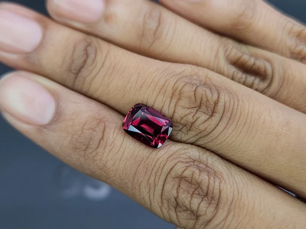 Rhodolite garnet cushion cut 3.85 carats, Madagascar Image №2