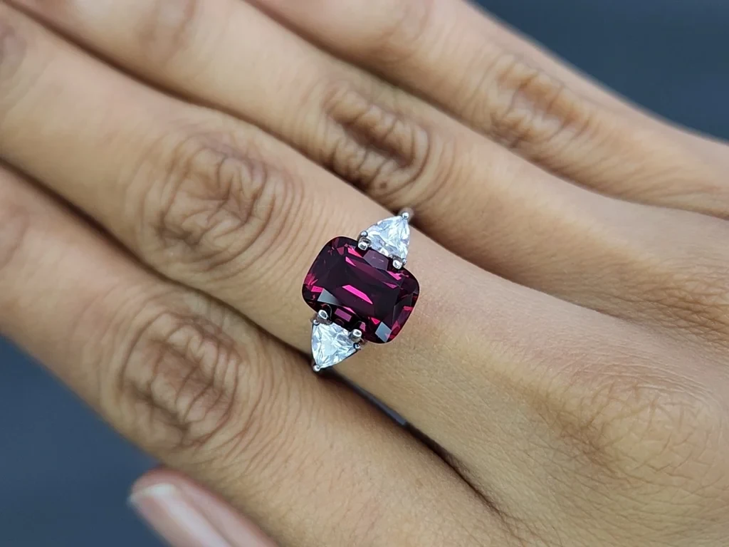 Rhodolite garnet cushion cut 3.85 carats, Madagascar Image №5