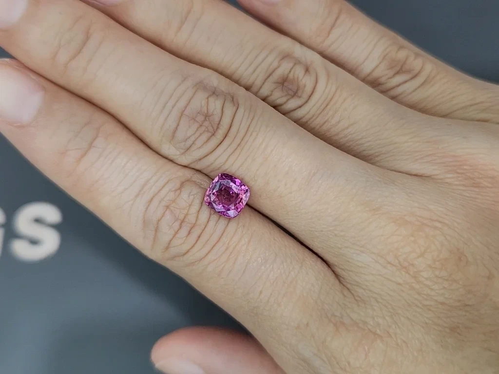 Unbehandelter rosa saphir kissenförmiger 2,03 karat  Sri Lanka Image №2