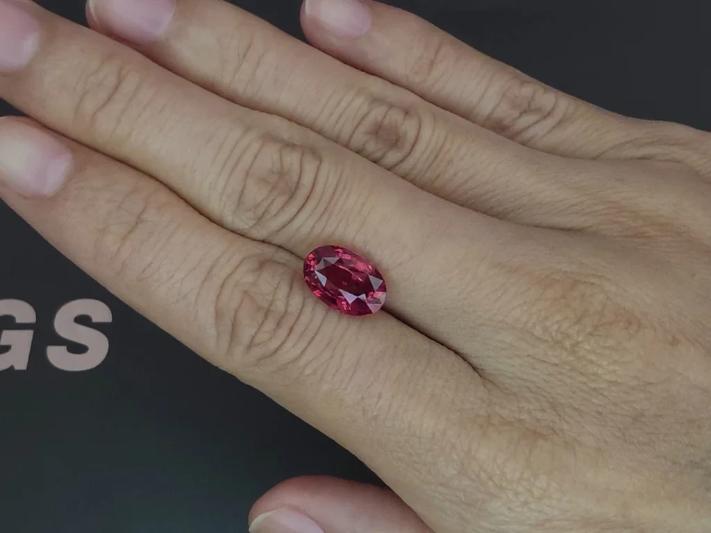 Spinelle de Mahenge taille ovale 4,05 carats, Tanzanie Image №2
