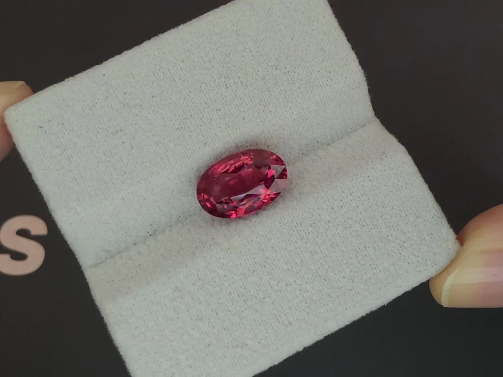 Spinelle de Mahenge taille ovale 4,05 carats, Tanzanie Image №4
