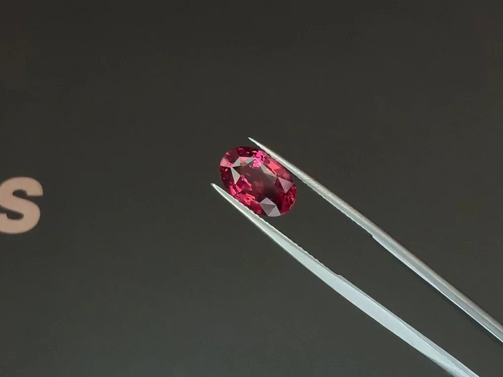 Spinelle de Mahenge taille ovale 4,05 carats, Tanzanie Image №3