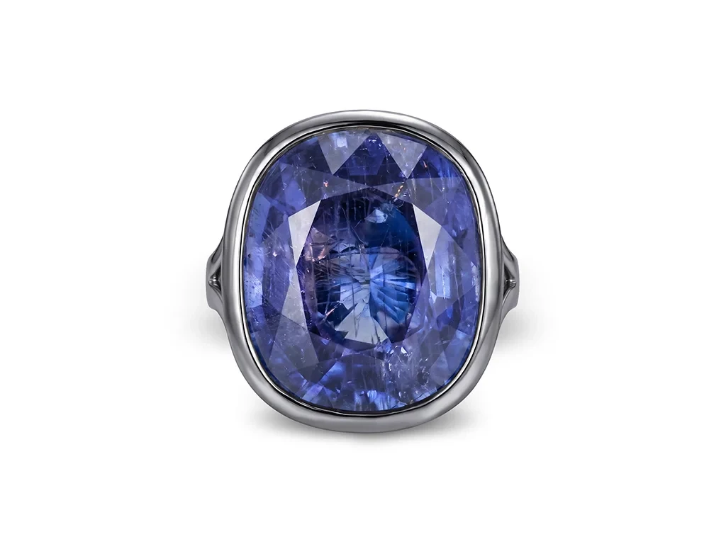 Ring with 18.07-carat Tanzanian sapphire and diamonds, set in 900 platinum Image №1