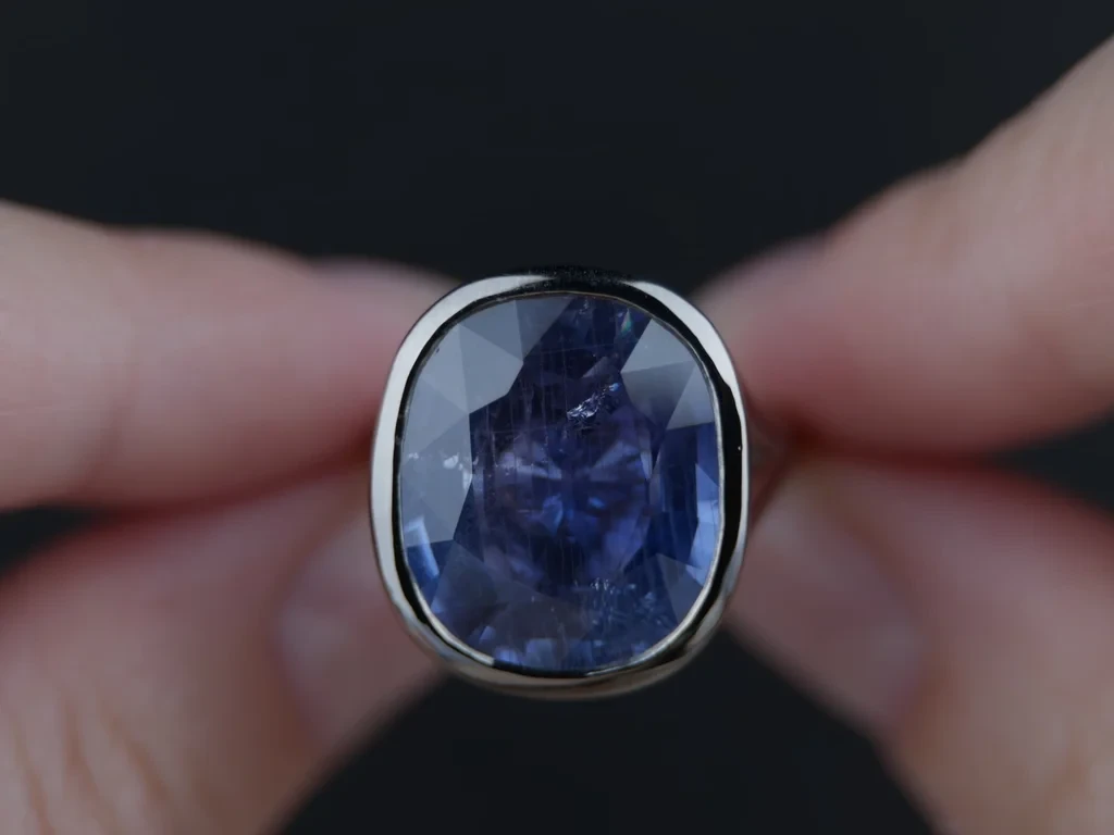 Ring with 18.07-carat Tanzanian sapphire and diamonds, set in 900 platinum Image №3