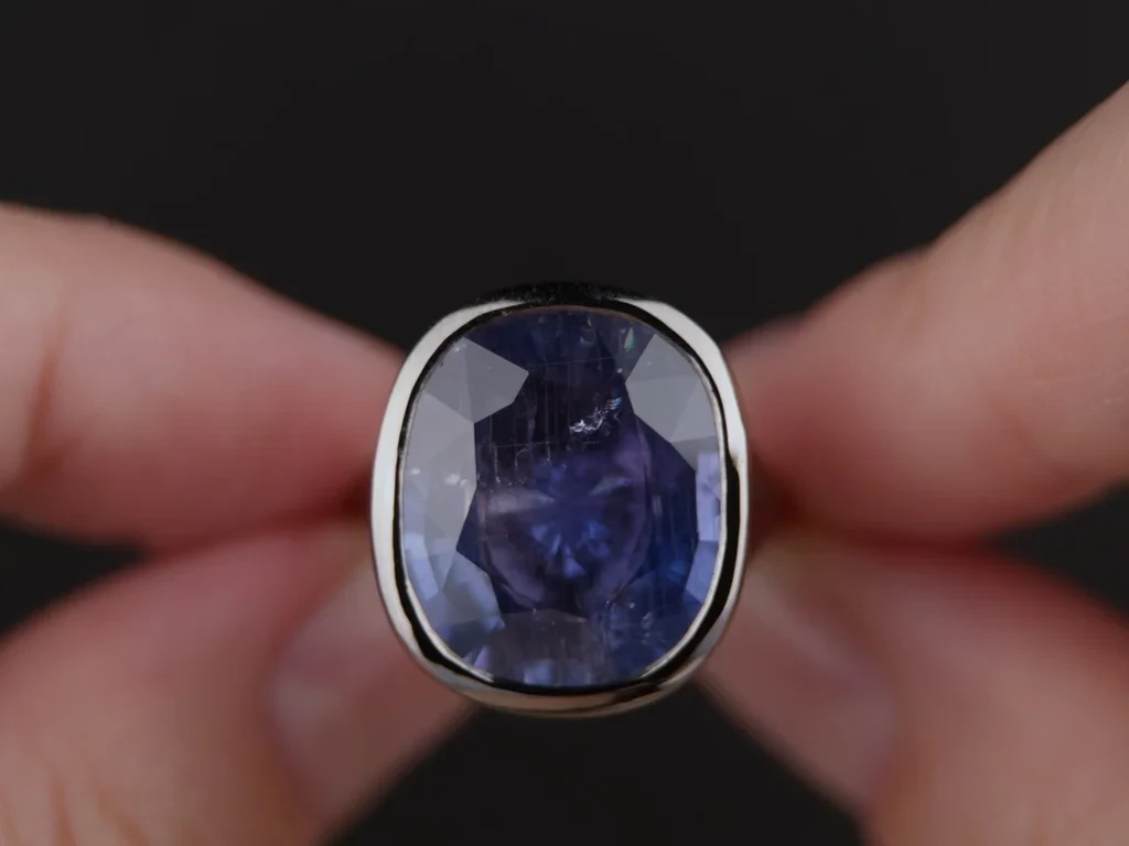 Ring with 18.07-carat Tanzanian sapphire and diamonds, set in 900 platinum Image №4