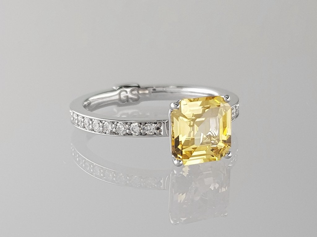 Ring with golden sapphire 2.07 ct and diamonds in 18K white gold Image №2