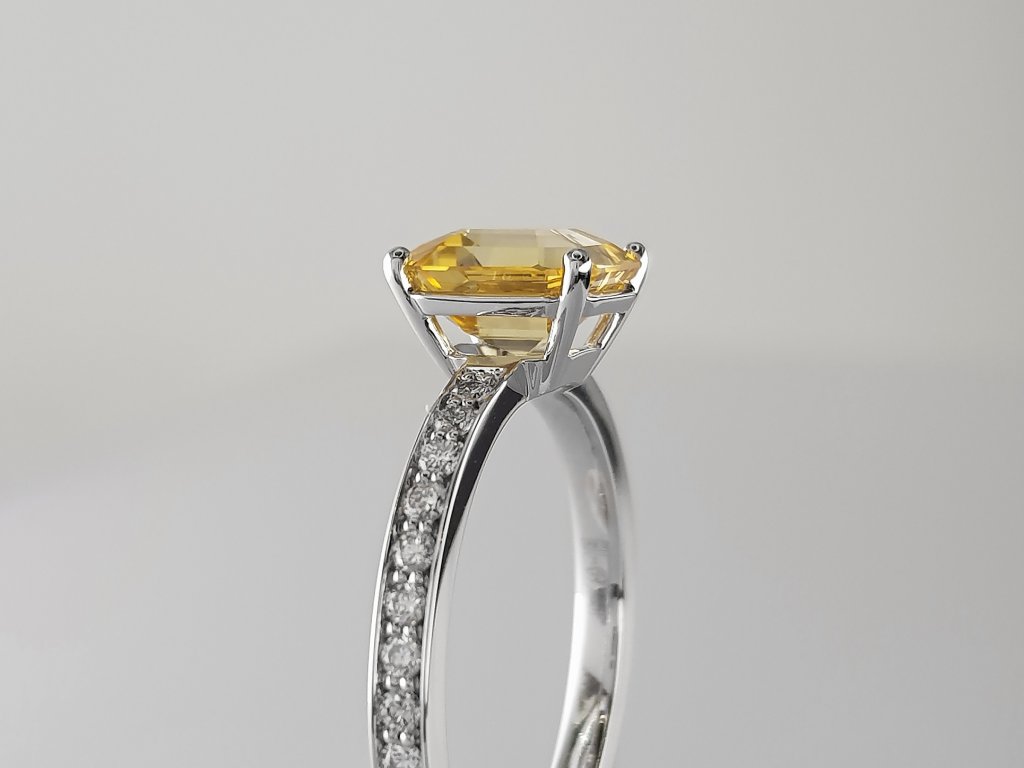 Ring with golden sapphire 2.07 ct and diamonds in 18K white gold Image №4