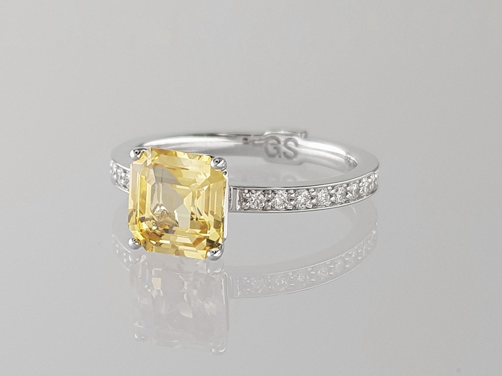 Ring with golden sapphire 2.07 ct and diamonds in 18K white gold Image №3