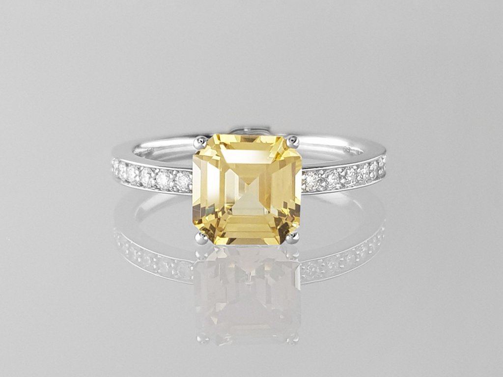 Ring with golden sapphire 2.07 ct and diamonds in 18K white gold Image №1
