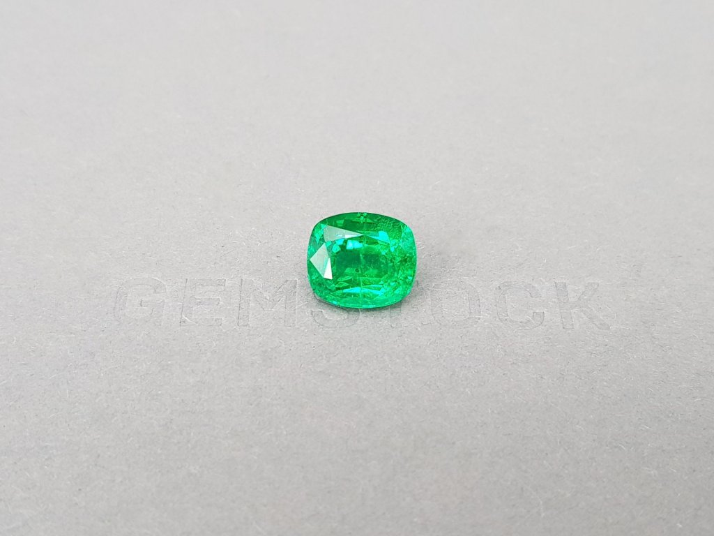 Vibrant green cushion cut no oil emerald 4.84 ct, Zambia Image №1