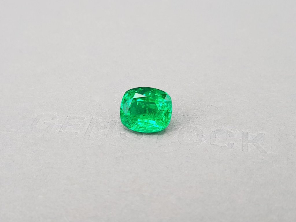 Vibrant green cushion cut no oil emerald 4.84 ct, Zambia Image №3