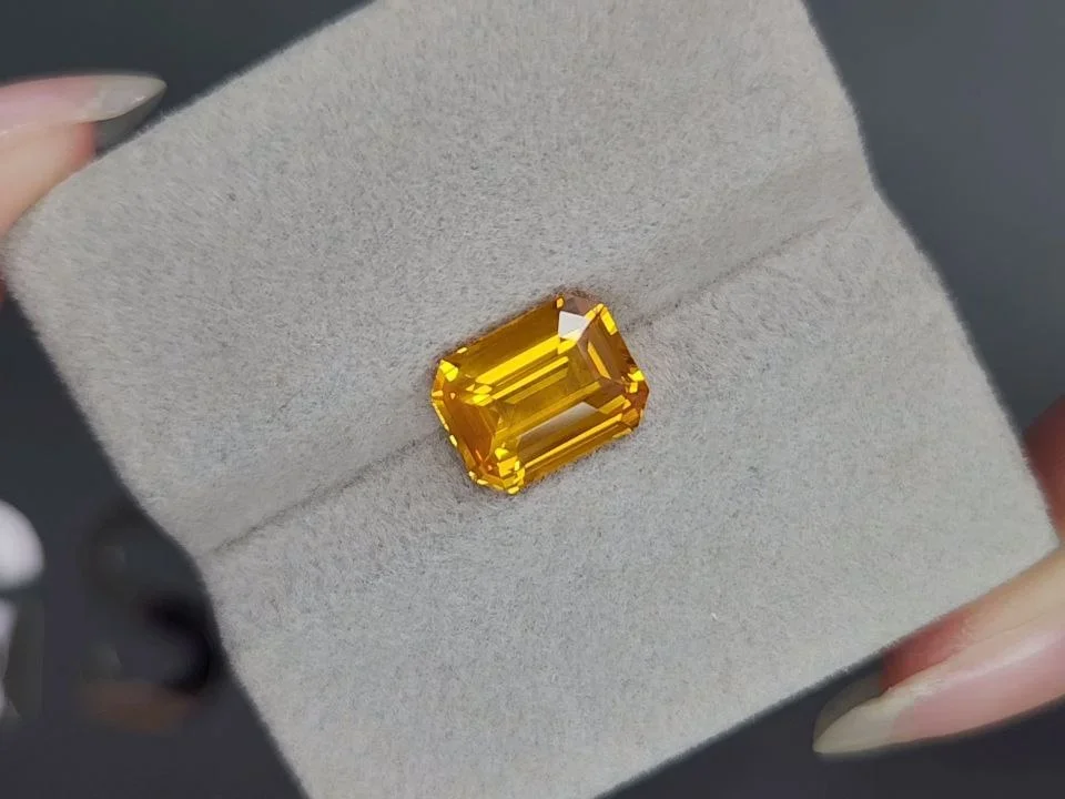 Gelb-orangefarbener saphir im achteckschliff 4,03 karat, Sri Lanka  Image №4