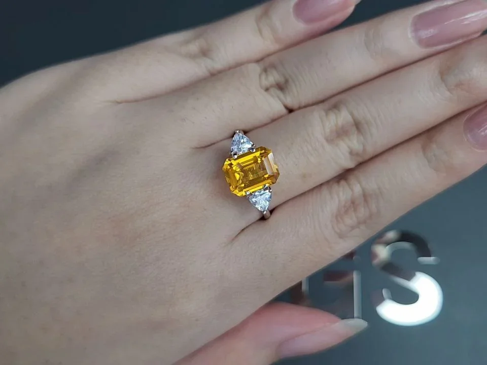 Gelb-orangefarbener saphir im achteckschliff 4,03 karat, Sri Lanka  Image №5