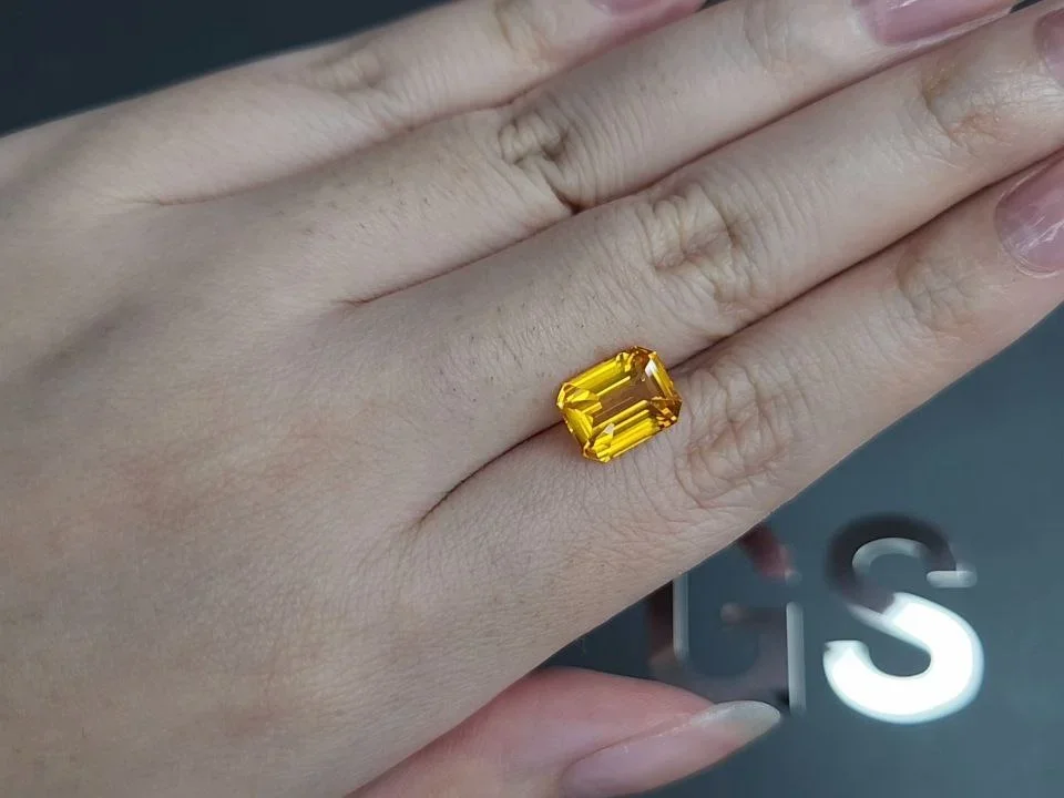 Gelb-orangefarbener saphir im achteckschliff 4,03 karat, Sri Lanka  Image №2