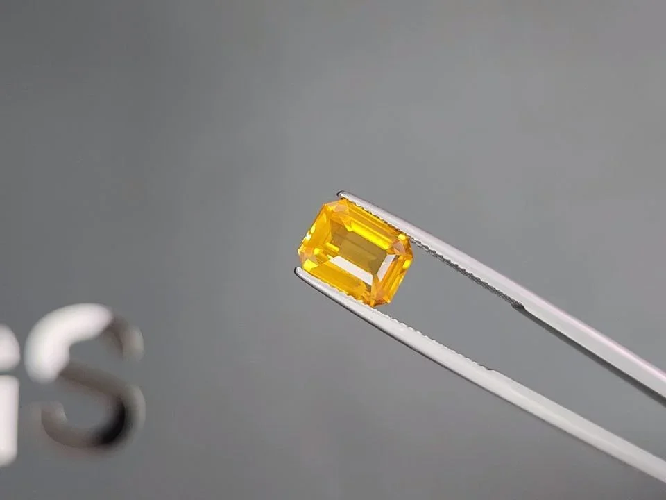Gelb-orangefarbener saphir im achteckschliff 4,03 karat, Sri Lanka  Image №3