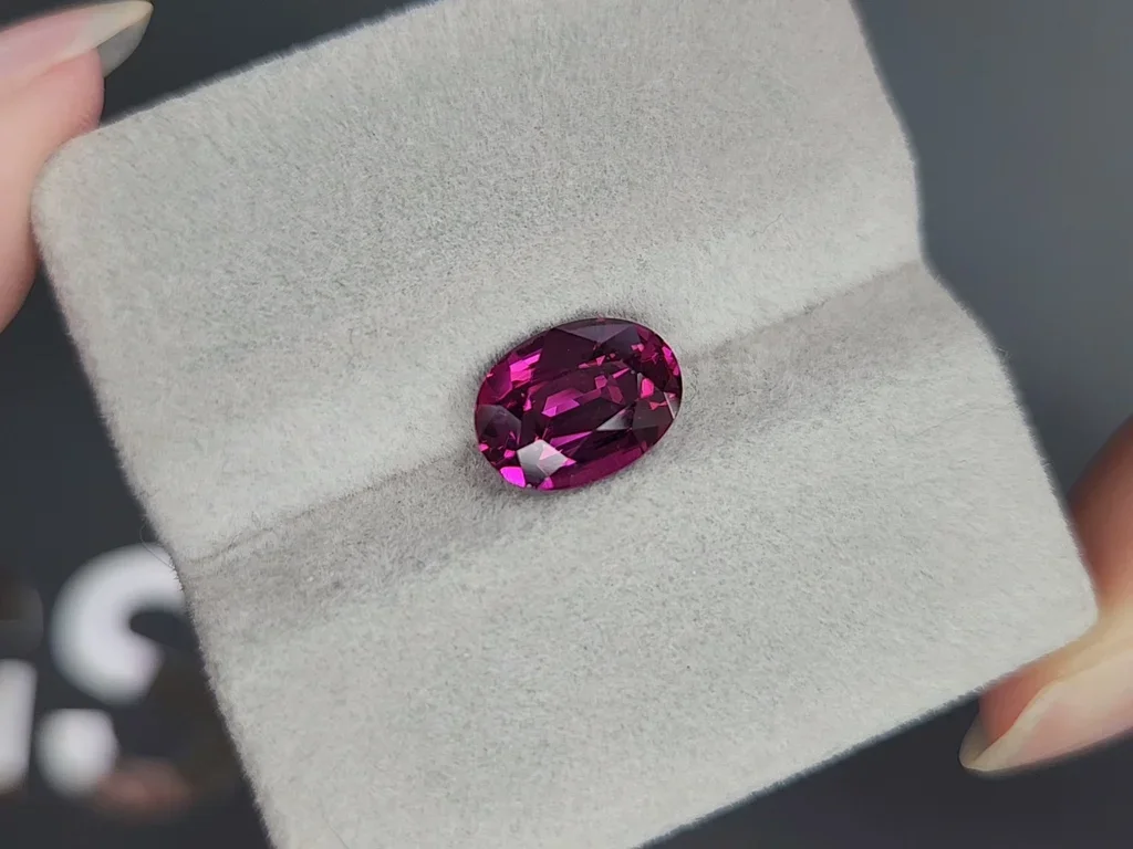 Granate umbalita morado, talla ovalada, 3,46 quilates, África Image №4