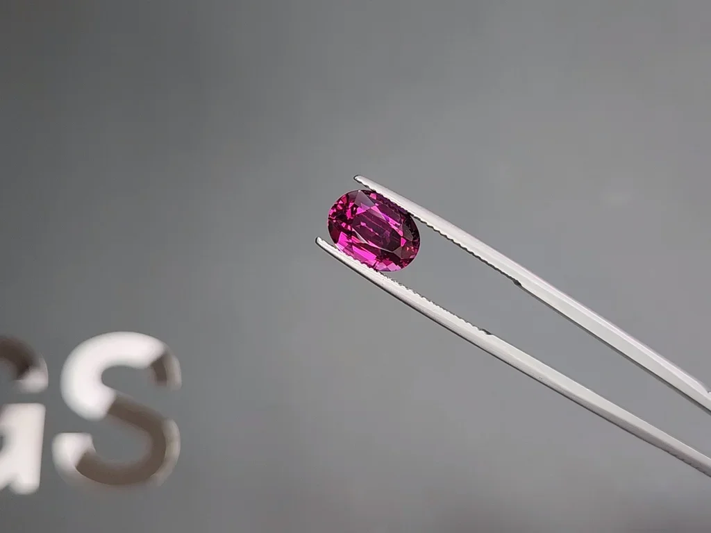 Granate umbalita morado, talla ovalada, 3,46 quilates, África Image №3