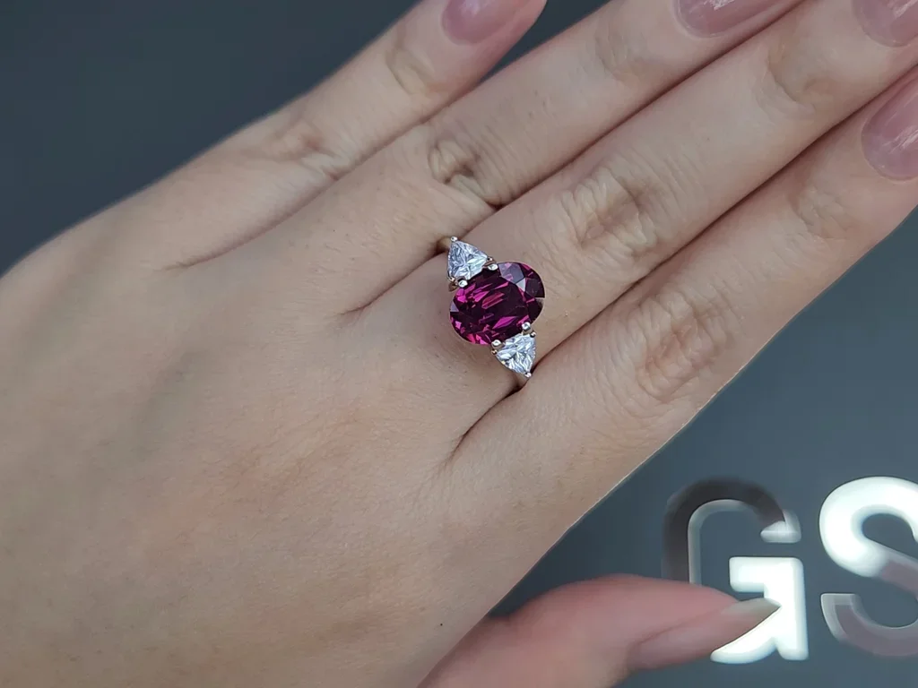 Granate umbalita morado, talla ovalada, 3,46 quilates, África Image №5