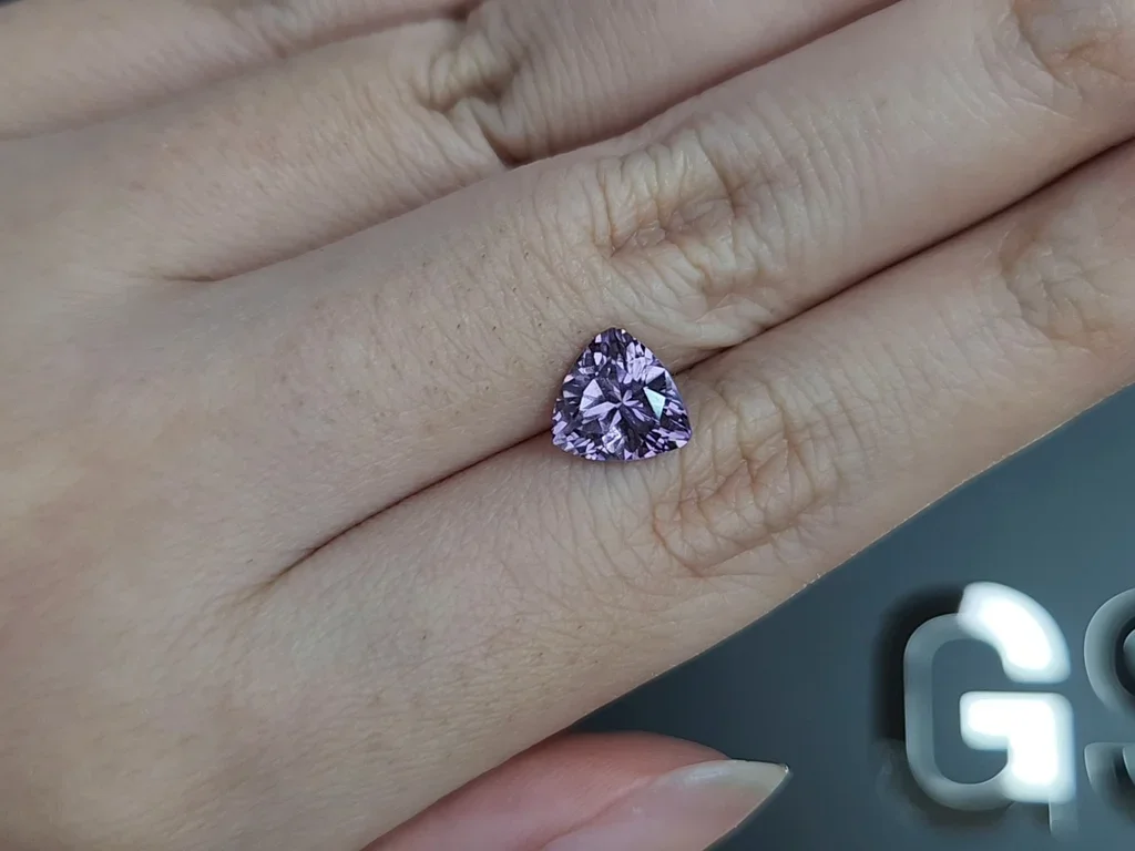 Spinelle lavande taille trillion de 2,15 ct, Tanzanie Image №2