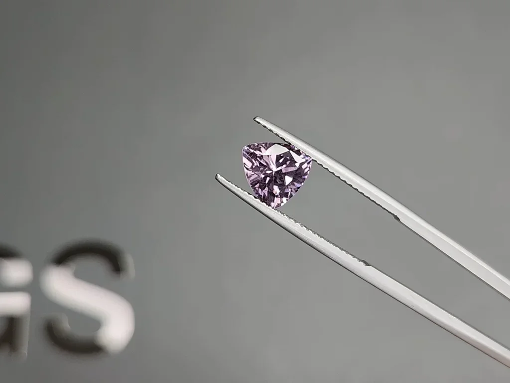 Spinelle lavande taille trillion de 2,15 ct, Tanzanie Image №3