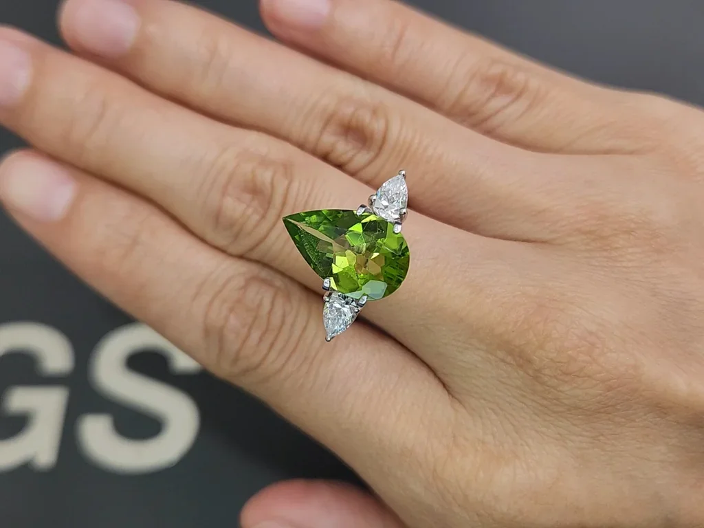 Peridoto verde talla pera 5,01 carats, Pakistán Image №5
