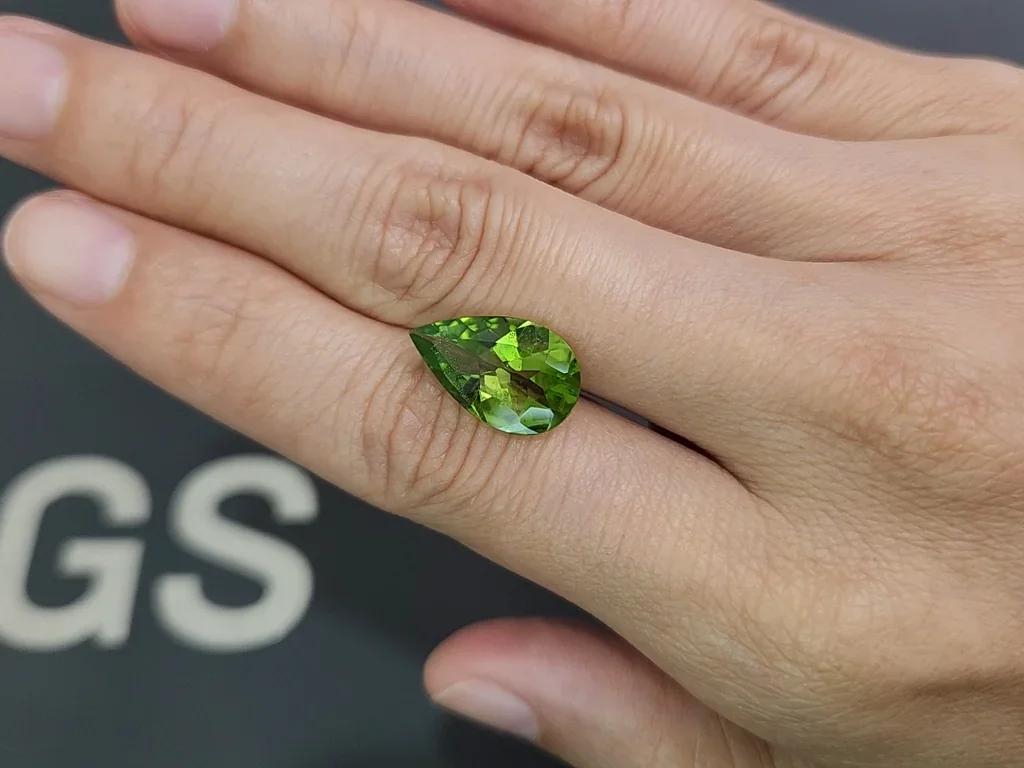 Peridoto verde talla pera 5,01 carats, Pakistán Image №2