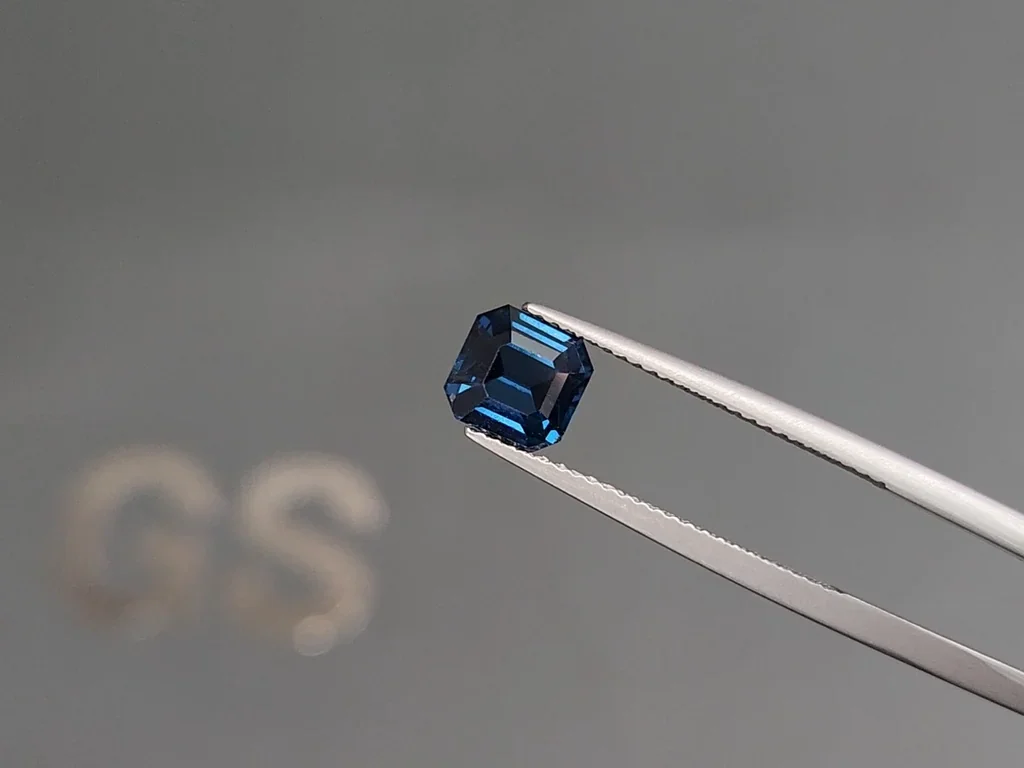 Espinela de cobalto de corte octogonal 1,91 carats, de Tanzania Image №3
