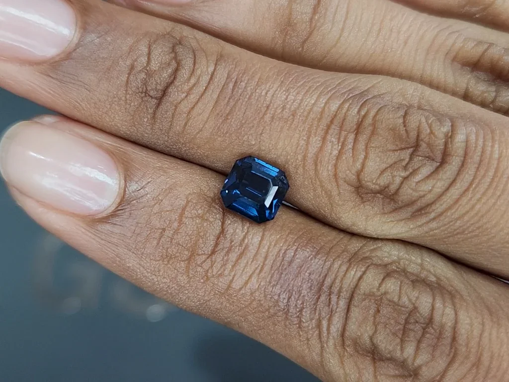 Espinela de cobalto de corte octogonal 1,91 carats, de Tanzania Image №2