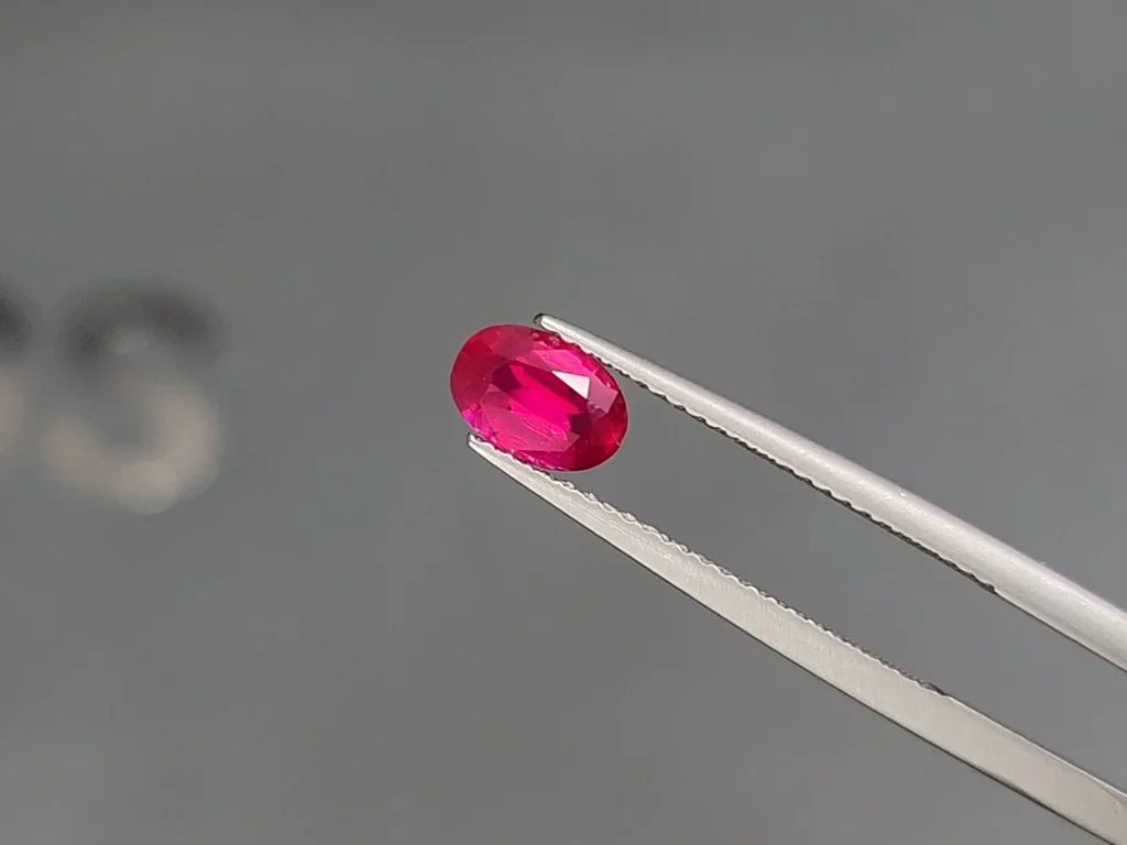 Unheated red ruby oval cut 1.01 carats, Mozambique  Image №3