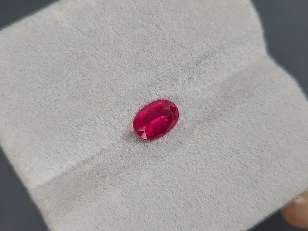 Unheated red ruby oval cut 1.01 carats, Mozambique  Image №4