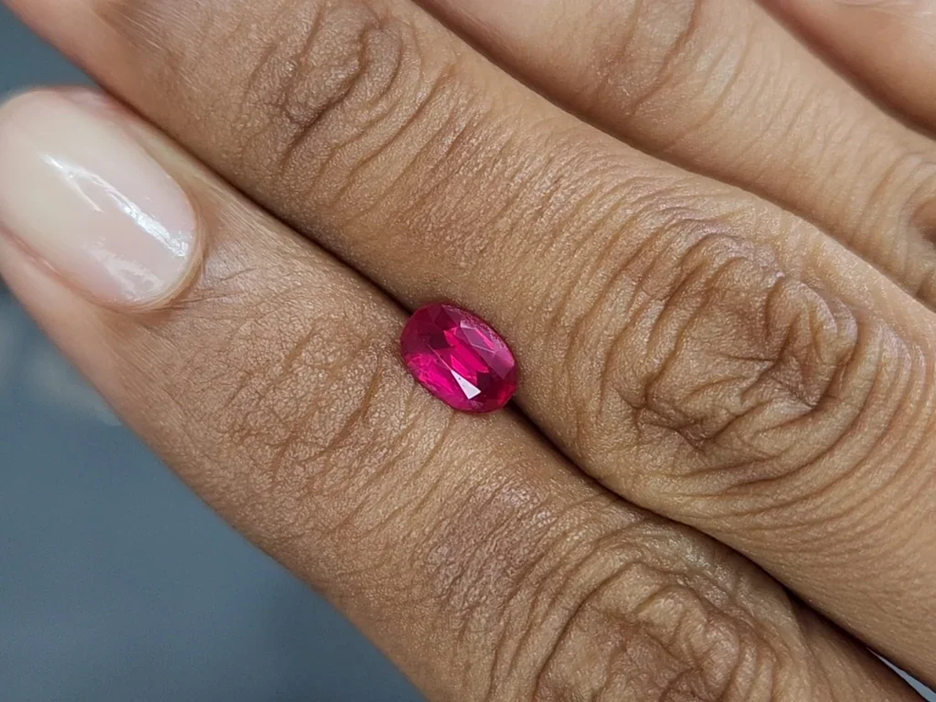 Unheated red ruby oval cut 1.01 carats, Mozambique  Image №2