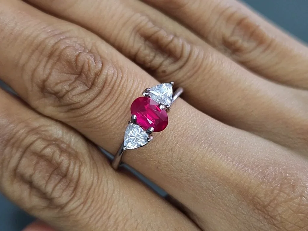 Unheated red ruby oval cut 1.01 carats, Mozambique  Image №5