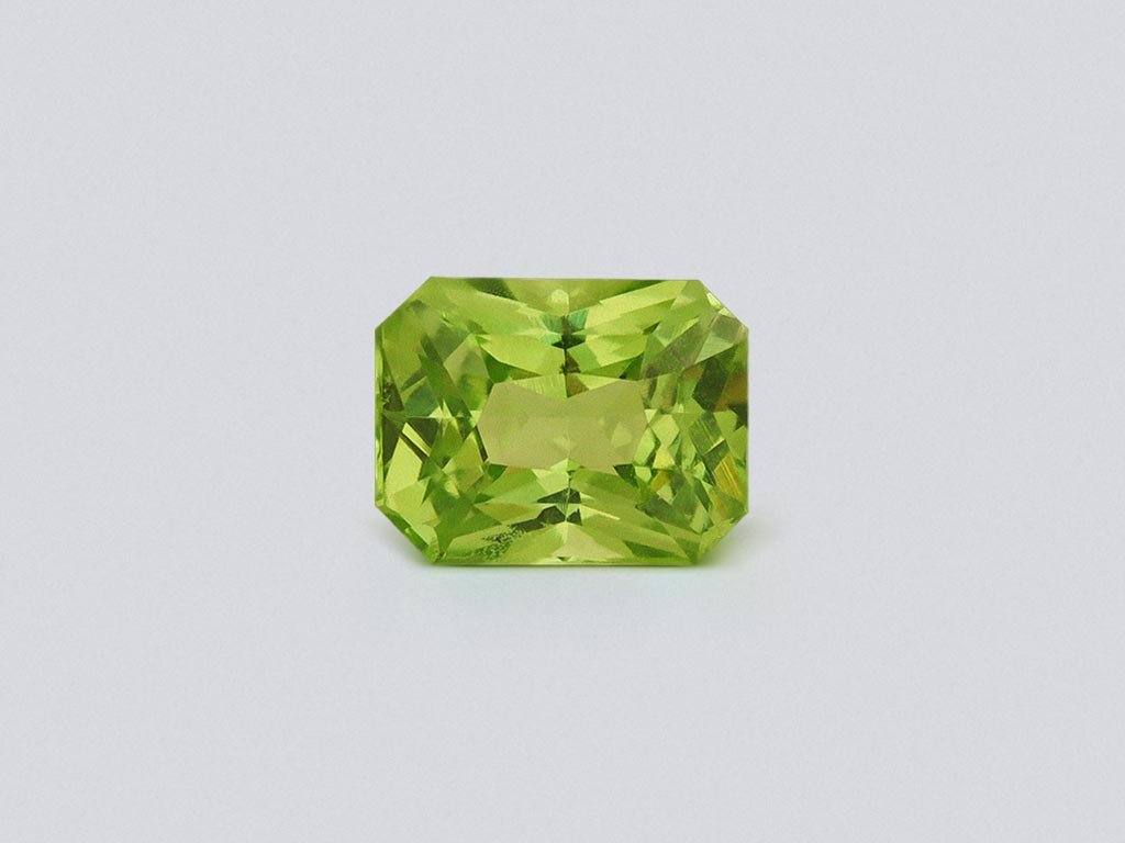 Granate tsavorita de corte radiante 1.65 carats, de Tanzania Image №1