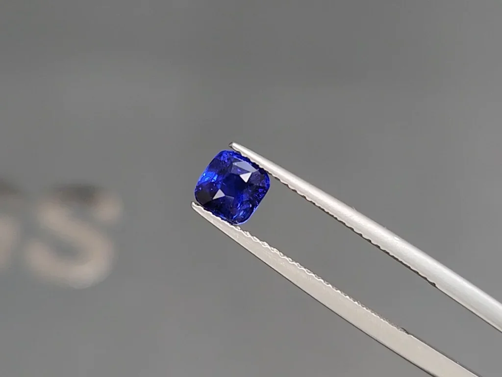 Unbeheizter königsblauer saphir im kissenschliff 1,01 karats, Sri Lanka Image №3