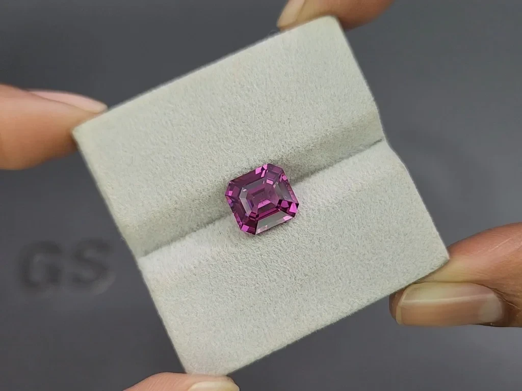 Grenat violet de 3,75 carats, taille octogonale, Tanzanie Image №4