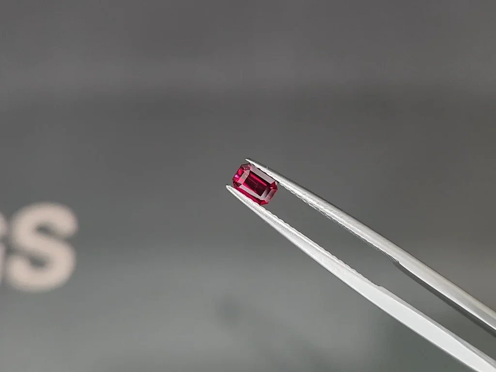 Unbehandelter, taubenblutroter rubin, achteckig geschliffen 0,53 karat, Mosambik Image №3